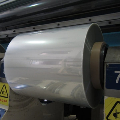 Performance di blocco UV eccellente Pellicole riducenti per animali bianchi per manicotti di bottiglie di bevande