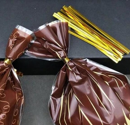 Filati di oro e argento di metallo colorato, pane, torte, giocattoli, imballaggi di prodotti agricoli