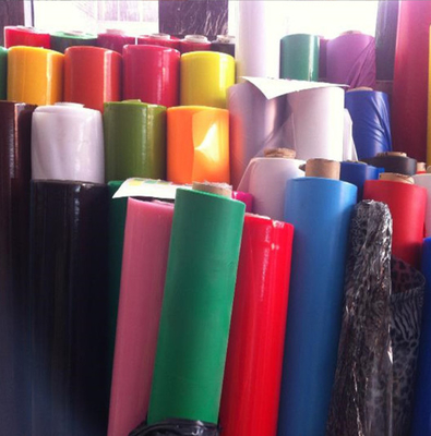 Pellicola trasparente in PVC, varie pellicole in PVC per l' imballaggio di borse di mano Pellicole trasparenti per l' imballaggio di vestiti nuovi e vecchi